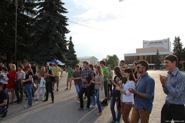 У центрі Луцька читали вірші. ФОТО