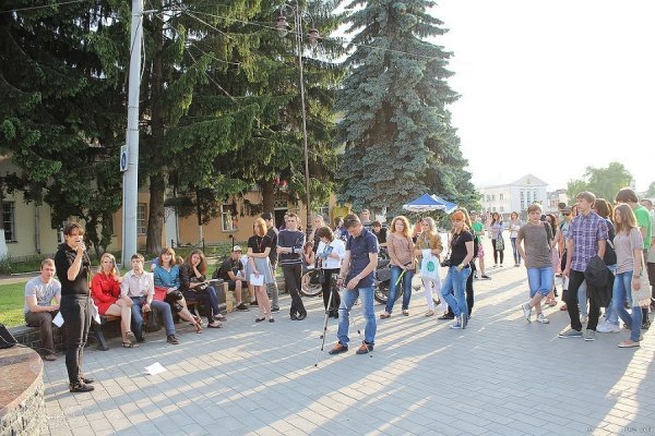 У центрі Луцька читали вірші. ФОТО