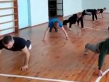 Волинські школярі відтиснулися 22 рази на підтримку ветеранів війни