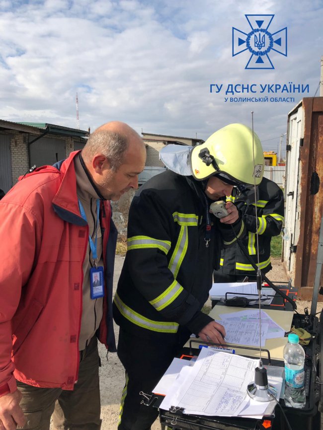 Рятувальники оприлюднили фото із ліквідації пожеж після влучань ракет у Луцьку і Ковелі