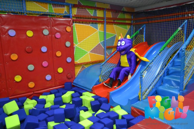 Юних лучан кличуть розважитися на батутах у «Figli Migli»*