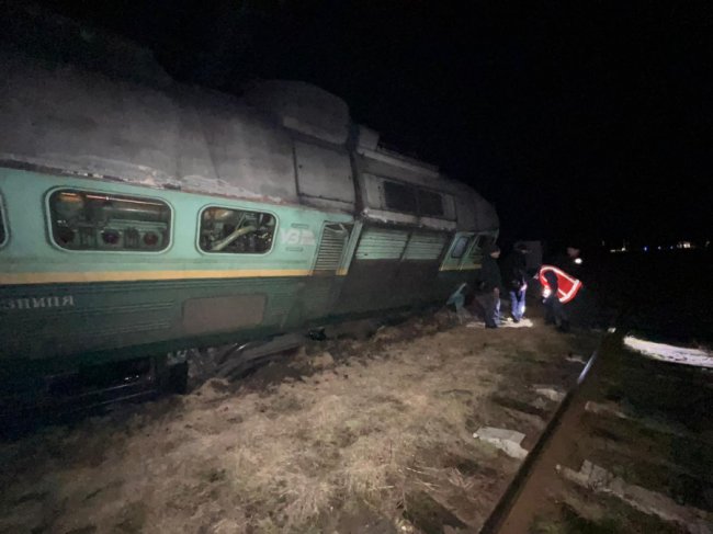Потяг «Київ-Варшава» зійшов з рейок: на Волині відкрили «кримінал». ФОТО