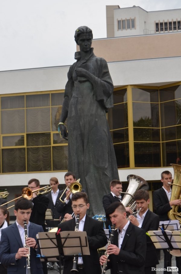 У Луцьку духовий оркестр збирав гроші на пересадку печінки волонтеру АТО. ФОТО