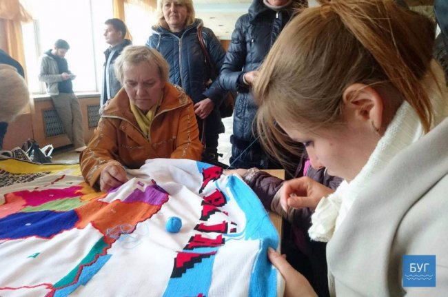 У Володимирі вишивали карту України