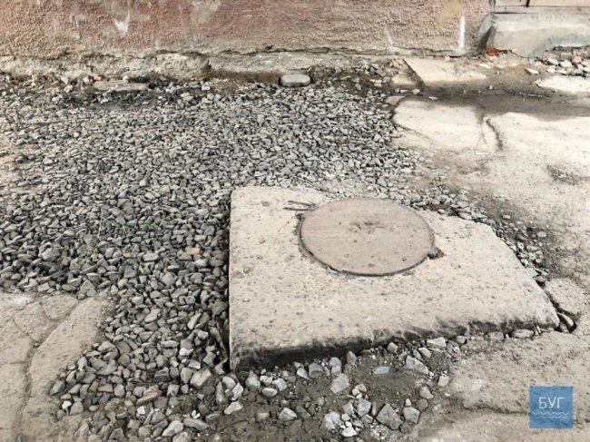 В місті на Волині взялись за впорядкування каналізаційних люків. ФОТО