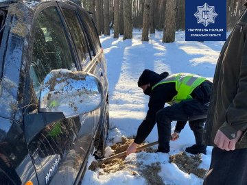 На трасі Луцьк-Маневичі легковик злетів у кювет