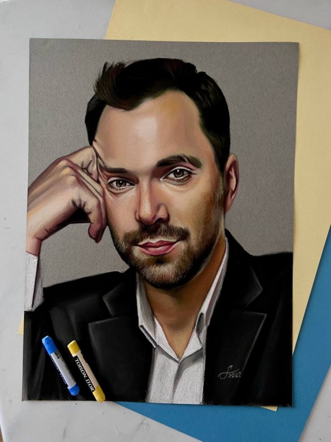 Мистецький фронт: як дві Анни з Волині «підірвали» соцмережі портретами Зеленського, Арестовича і Джонсона