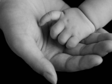 Трагедія на Волині: 1-річна дитина померла від зернят гранату