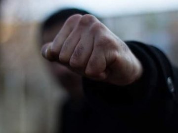 У місті на Волині посеред дня побили чоловіка