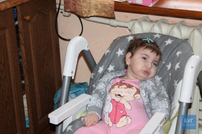 Передали гроші на лікування  доньки волинського військового