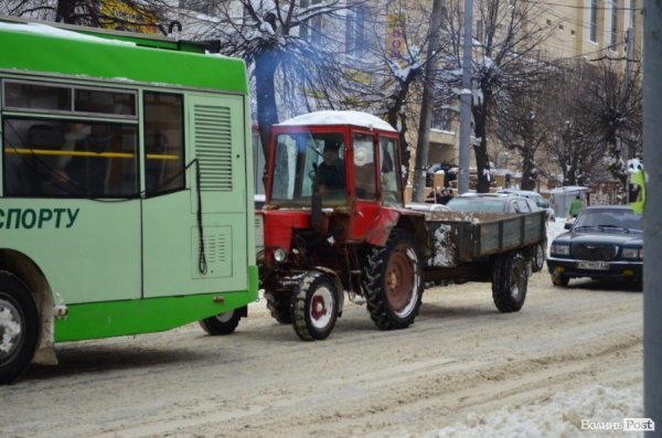 Центральну вулицю Луцька «паралізувало». ФОТО. ВІДЕО