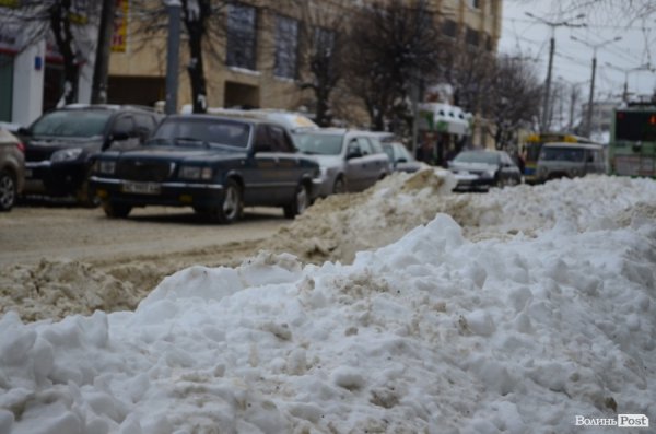 Центральну вулицю Луцька «паралізувало». ФОТО. ВІДЕО