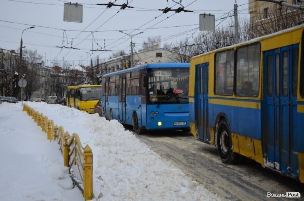 Центральну вулицю Луцька «паралізувало». ФОТО. ВІДЕО