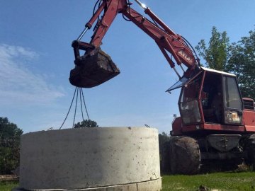 У місті на Волині, аби позбутись смороду, замінюють мережу зливової каналізації. ФОТО. ВІДЕО