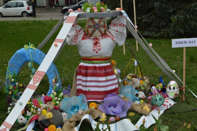 Центральну частину Ковеля прикрасили великодніми декораціями. ФОТО