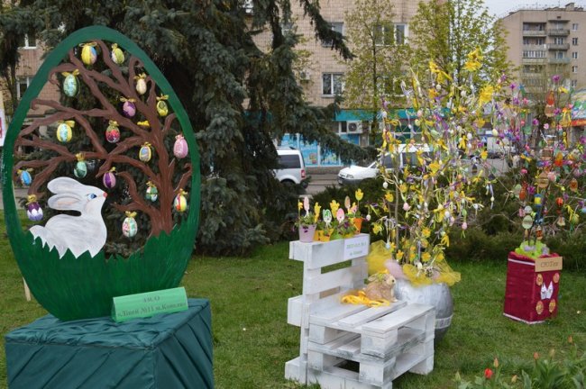 Центральну частину Ковеля прикрасили великодніми декораціями. ФОТО