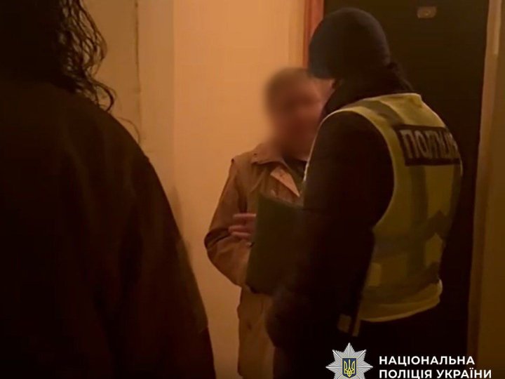 Киянка утримувала у своїй квартирі лисицю та вовка, який покусав її, - поліція