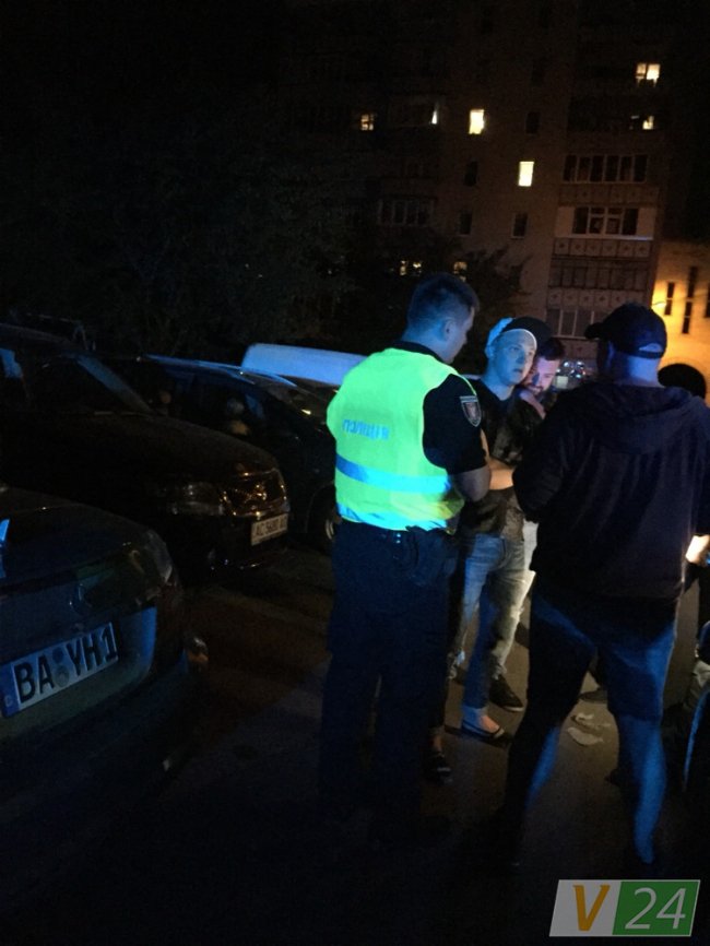 Поліція затримала двох іноземців на кабріолеті у Луцьку. ФОТО