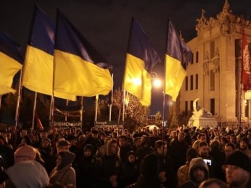 Біля Офісу Президента відбулась акція проти розведення військ
