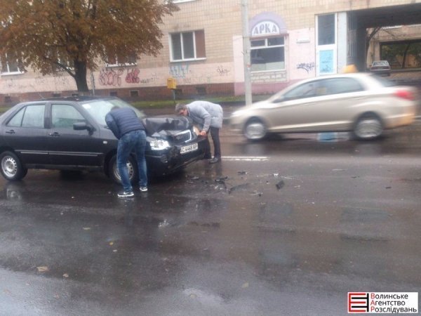 ДТП у Луцьку: автомобілі зіткнулись на пішоходному переході. ФОТО