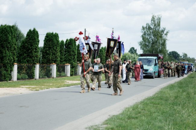 На Волині поховали захисника, який помер на бойових позиціях від серцевого нападу 