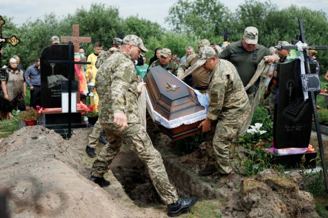 На Волині поховали захисника, який помер на бойових позиціях від серцевого нападу 