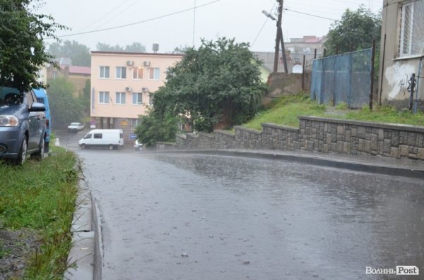 Луцьк заливає. ФОТО. ВІДЕО