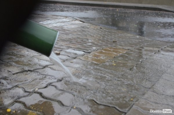 Луцьк заливає. ФОТО. ВІДЕО