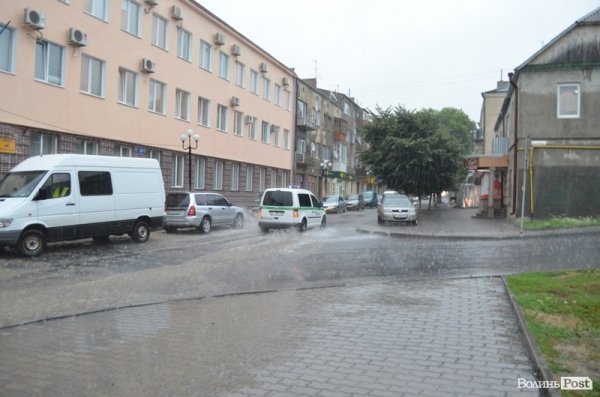 Луцьк заливає. ФОТО. ВІДЕО