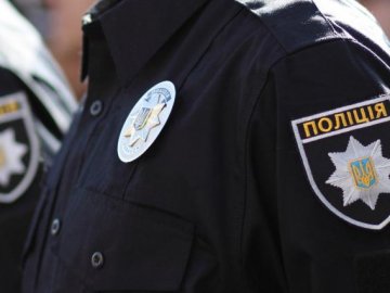 Матюкав та шарпав за одяг: на Волині пасажир авто вчинив бійку з поліцейськими