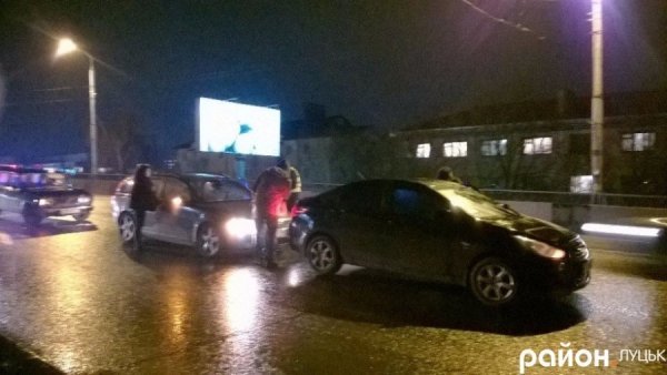 У Луцьку три автівки потрапили в аварію. ФОТО 