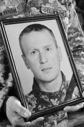 У Луцьку попрощалися із трьома загиблими Героями. ФОТО