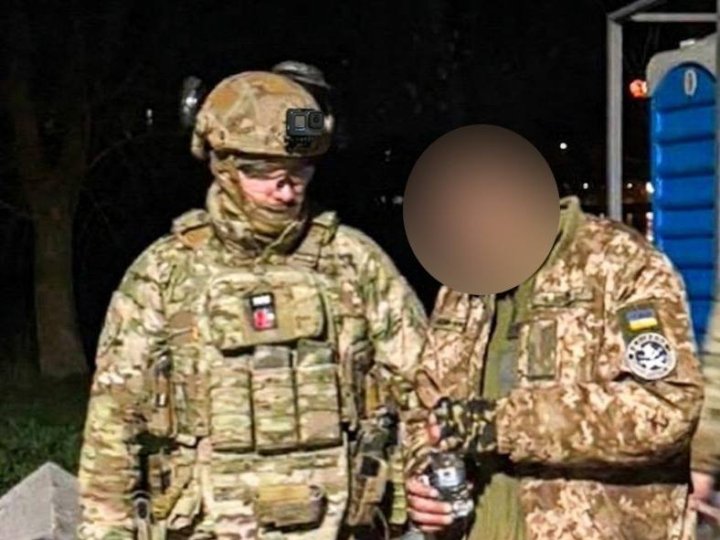 У Рівному чоловік погрожував підірвати дві гранати: з ним понад три години проводили перемовини