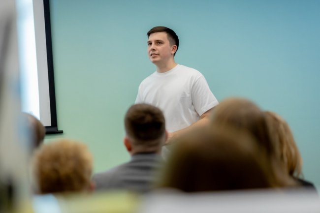 Як чат-боти допомагають бізнесу: поради розробника Владислава Присяжнюка із лекції у центрі Дія.Бізнес в Луцьку