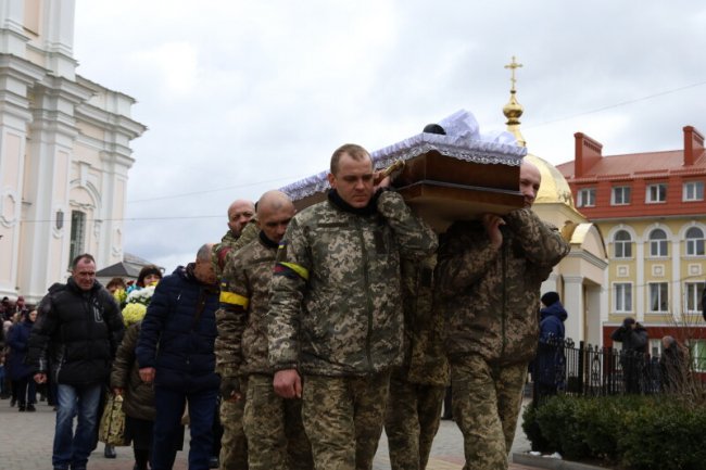 У Луцьку провели в останню путь загиблого Героя Іллю Симоновича