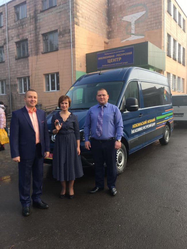 На Волині інклюзивний центр отримав спецавтомобіль. ФОТО