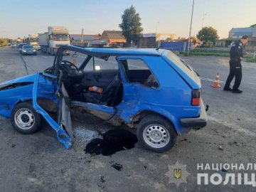 Поблизу Луцька рятувальники вивільнили з пошкодженого авто чоловіка, який травмувався в ДТП