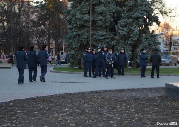 Другий день Нового Майдану у Луцьку. ФОТО