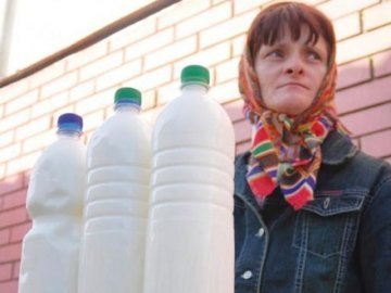 Волинський нардеп вимагає в Азарова підняти ціни на молочну сировину