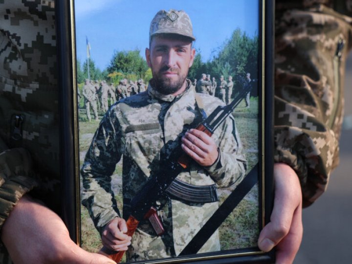 У Луцьку попрощалися із загиблим Героєм Вадимом Мохначем