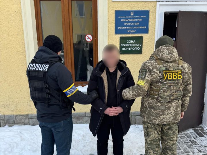   Дві тисячі доларів пропонував прикордоннику 24-річний волинянин, аби виїхати з України