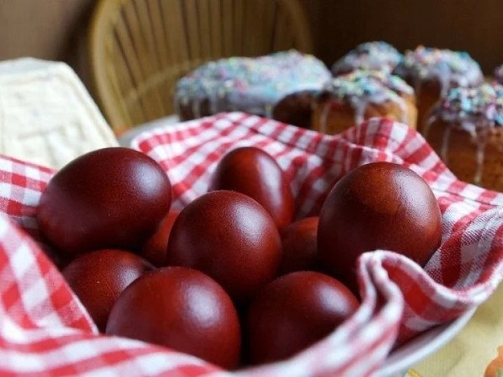 Як зробити великодні крашанки: швидкі способи пофарбувати яйця