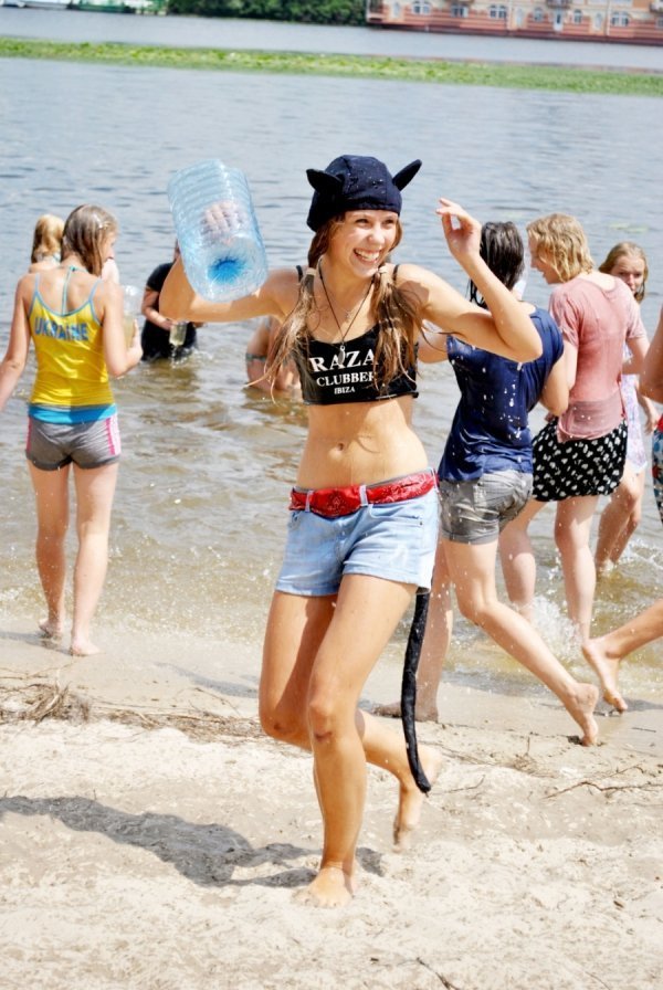 У Києві в гідропарку ‒ масова водяна битва. ФОТО