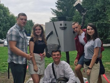 У Луцьку відкрили скульптуру студента. ФОТО