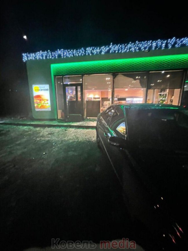 На Волині п'яний водій Mercedes протаранив автозаправку ОККО. ФОТО