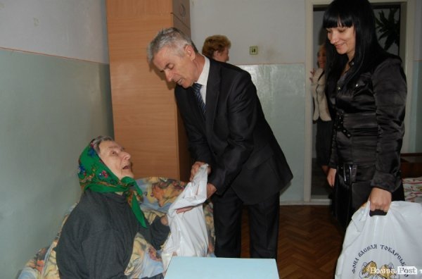 Луцьких ветеранів порадували солодощами