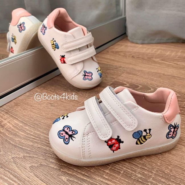 Де придбати стильне та якісне дитяче взуття, не виходячи з дому*