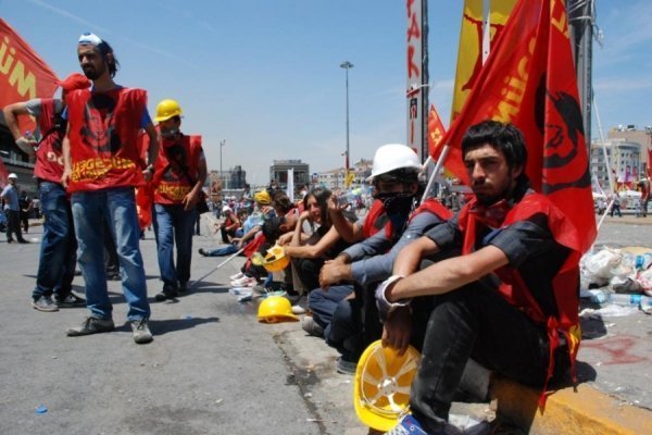 У Туреччині ‒ нові сутички між поліцією та демонстрантами. ФОТО
