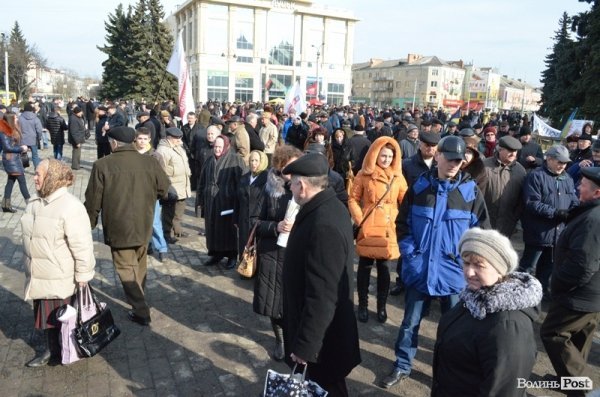 Майдан у Луцьку: Віче і хода на ДПЗ. ФОТО
