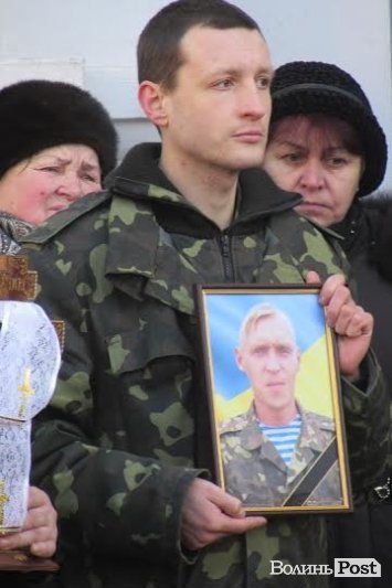 У Володимирі-Волинському попрощалися із загиблим бійцем. ФОТО